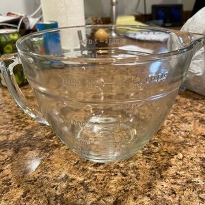 Pampered Chef 8 Cup/2 Qt. Measuring bowl-No Lid
